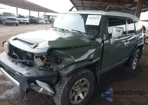 2014 Toyota Fj Cruiser z USA, uszkodzony, nr VIN JTEBU4BF9EK197893